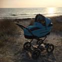 Familj: Casper sover middag vid stranden 